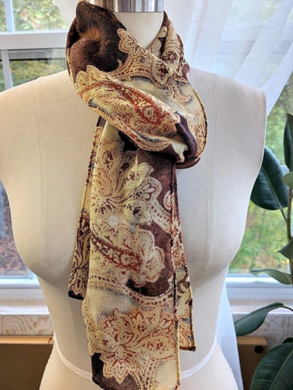 Scarf in Brown & Beige Like New